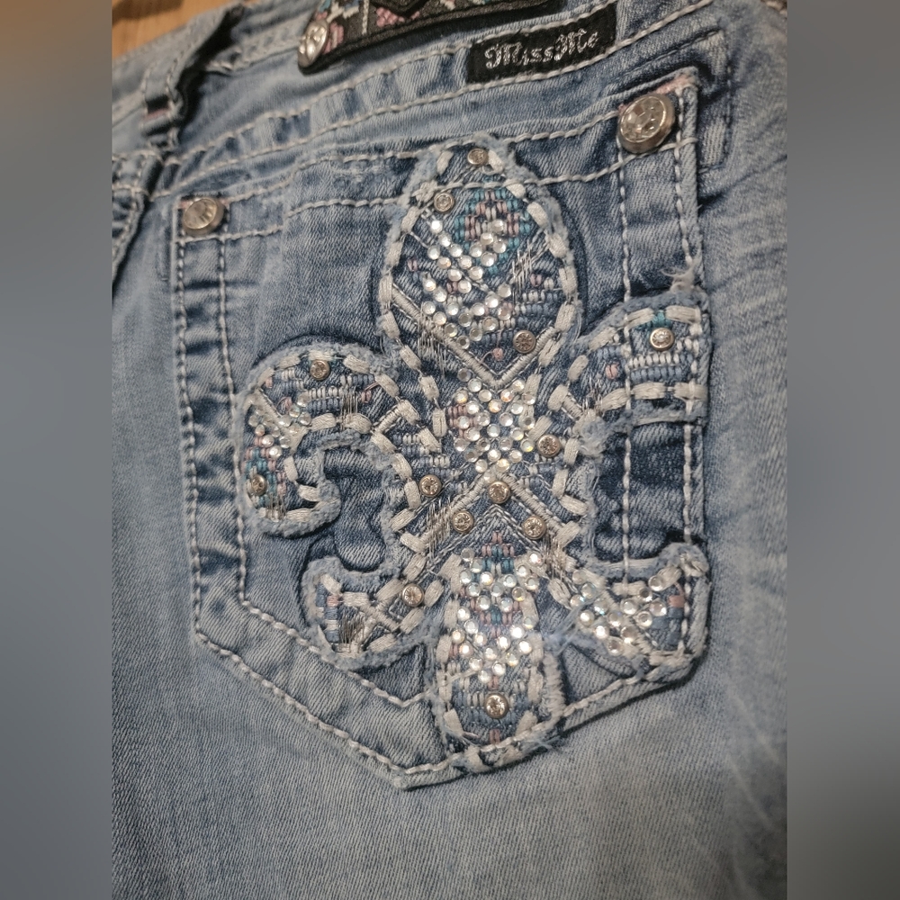 Bootcut Miss Me Jean Size 26 Inseam 33 Fleur De Lis Rhinestone Jewel Pockets - Picture 5 of 12